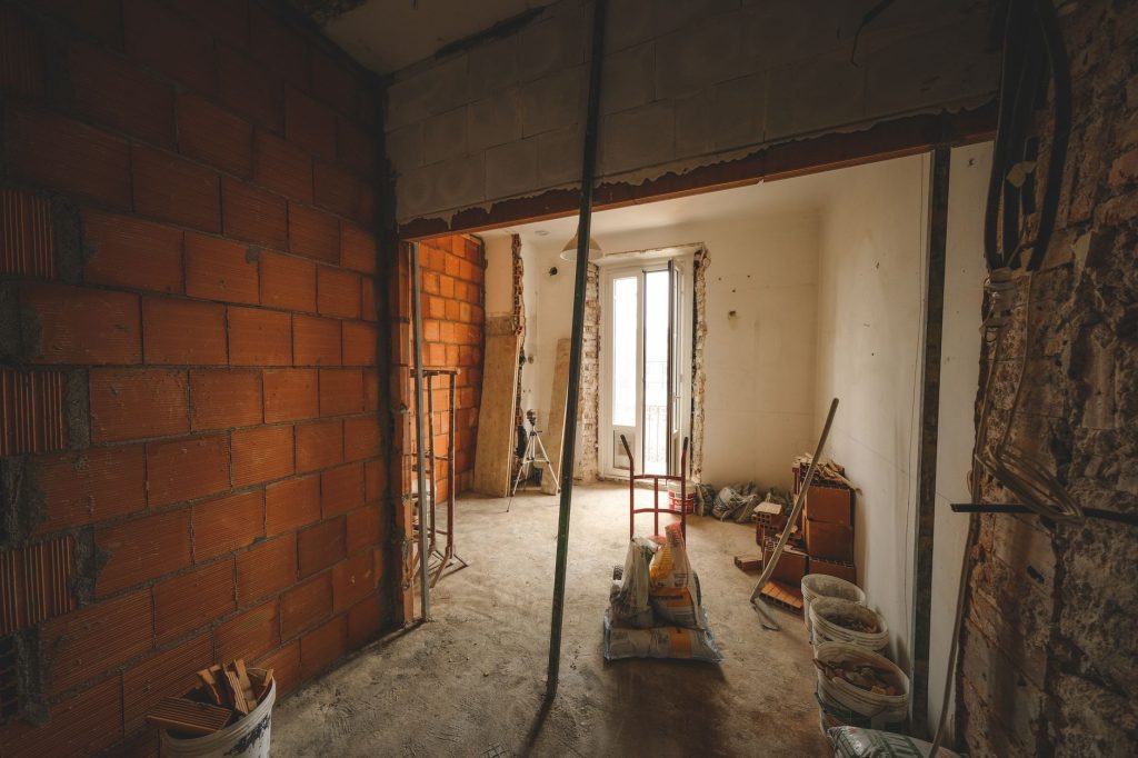 Remodelação e construção civil em Portugal: orçamento para construção de casas pequenas | Foto Pexels: Francesco Ungaro