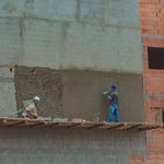 Remodelação e construção civil em Portugal: qual o melhor tijolo para construção de casas | Foto Pexels: Lucas Pezeta
