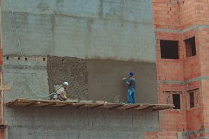Remodelação e construção civil em Portugal: qual o melhor tijolo para construção de casas | Foto Pexels: Lucas Pezeta